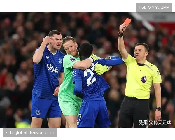 盖耶掌掴队友染红属必然 规则明确定义暴力行为无回旋余地