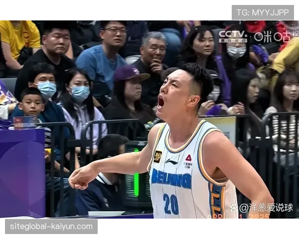 北京队翟晓川带伤拼抢命中压哨三分 老将价值凸显 北京队翟晓川带伤拼抢命中压哨三分 老将价值凸显